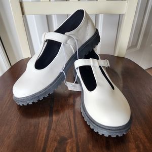 White patten leather girls size 5